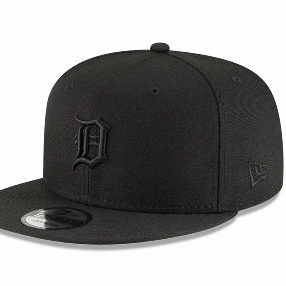 Detroit Tigers New Era Black on Black 9FIFTY Snapback Hat Embroidered‎ MLB New